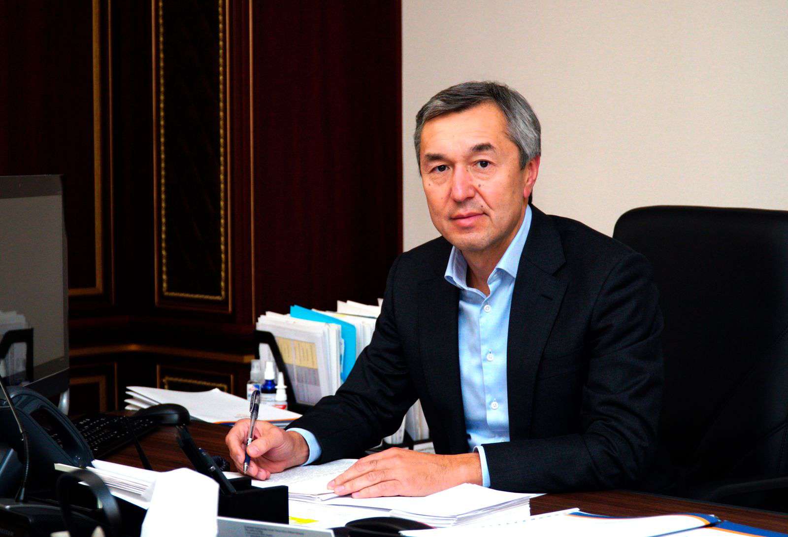 Шашты әйелдерді қараңыз